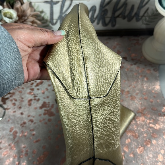 NWOT gold chain detail tote bag - Picture 5 of 8